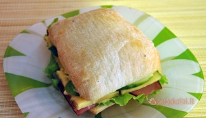 Ispaniški sumuštiniai su serano kumpiu